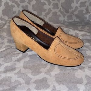 Vtg 60’s Hush Puppies Suede Block Heel (6.5)